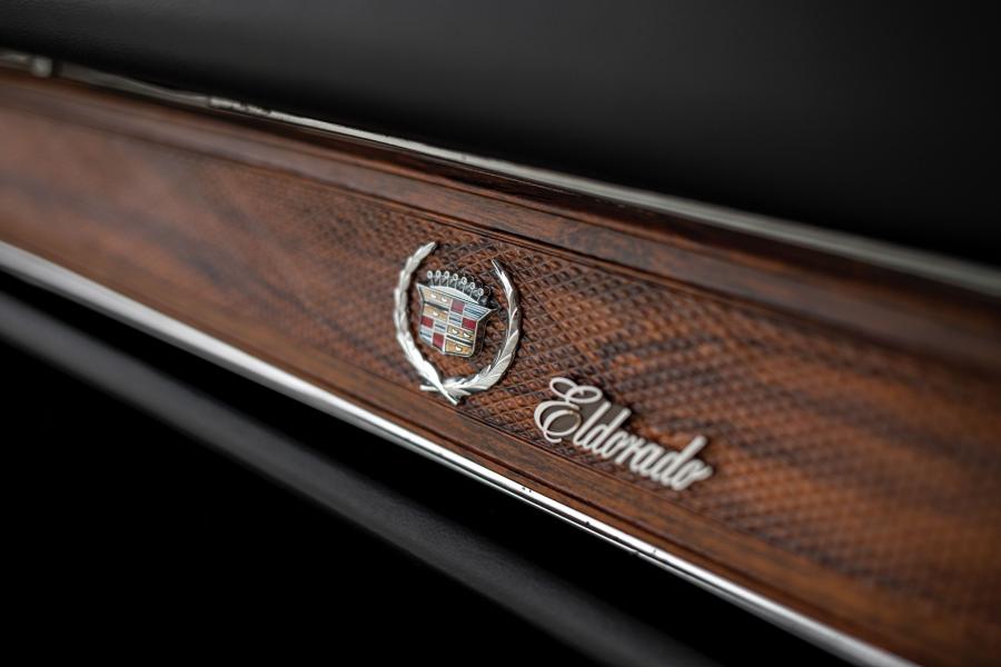 Логотип Cadillac Fleetwood Eldorado Convertible (L67) 1976 года  (фото 18 из 40)